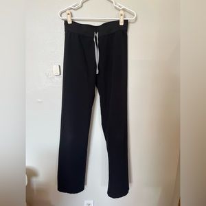 Black figs scrub bottoms